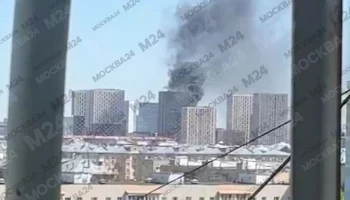 Кровля строящегося ЖК загорелась на северо-востоке Москвы