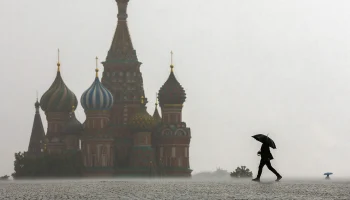 Москвичей предупредили об облачной погоде с кратковременными дождями 25 июня