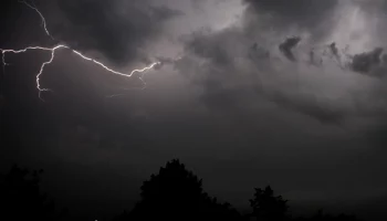 Синоптики спрогнозировали грозу и дождь в Москве 21 мая