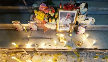 Politico: мошенники используют смерть Папы Римского для обмана