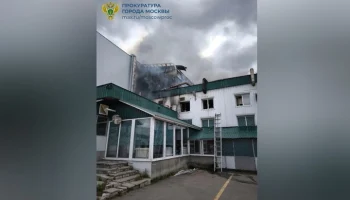 Площадь пожара в хостеле на востоке Москвы выросла до 450 "квадратов"