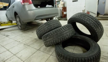 Москвичей призвали перейти на летние шины из-за теплой погоды