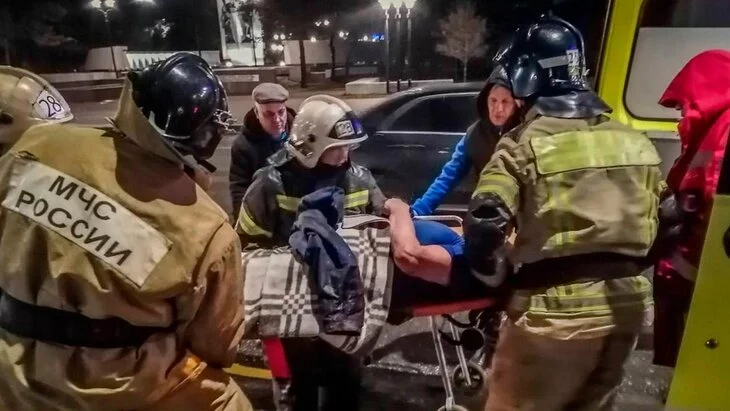 Прохожие помогли пенсионерке выбраться из реки Иртыш в Омске Прохожие помогли пенсионерке выбраться из реки Иртыш в Омске