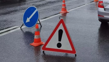 Грузовик столкнулся с легковушкой на Варшавском шоссе в Москве