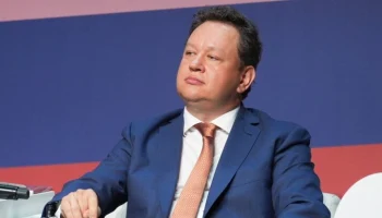 Зампред ВТБ Пьянов представил пьесу о проблеме курса рубля