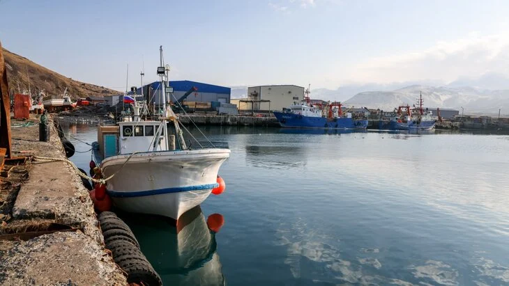 Порт в Северо-Курильске возобновил морское сообщение после цунами Порт в Северо-Курильске возобновил морское сообщение после цунами