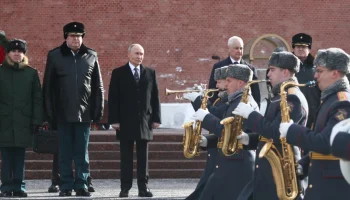 Владимир Путин возложил венок к Могиле Неизвестного Солдата