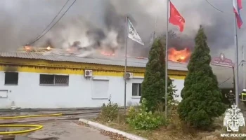 Производственное здание загорелось в Туле на площади 800 "квадратов"