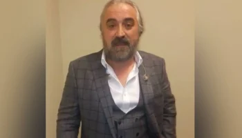 Turkiye Today: турецкий певец Волкан Конак умер во время концерта