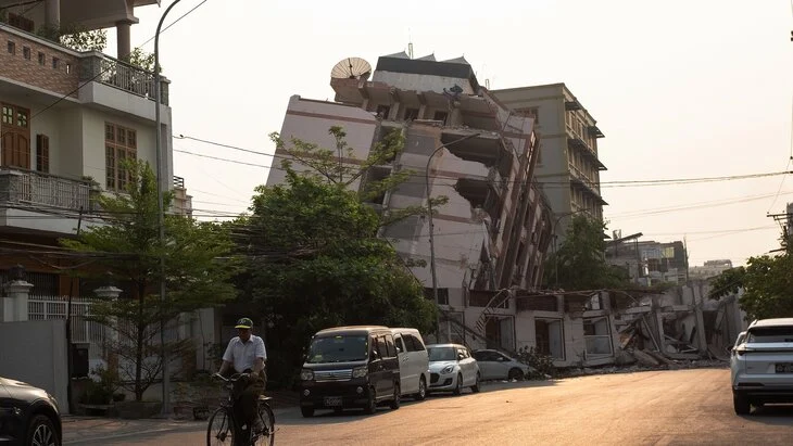 МЧС РФ отправит специалистов в пострадавший от землетрясения Мандалай в Мьянме МЧС РФ отправит специалистов в пострадавший от землетрясения Мандалай в Мьянме