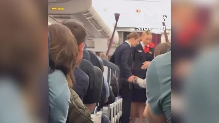 Дебошира сняли с авиарейса Москва – Омск и привлекли к ответственности Дебошира сняли с авиарейса Москва – Омск и привлекли к ответственности