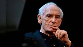 На Новодевичьем кладбище в Москве открыли памятник Василию Лановому