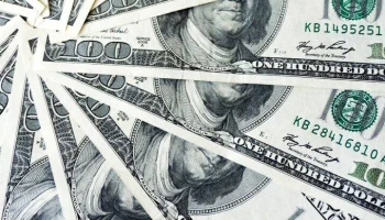 Центробанк повысил курс доллара на 21 марта до 84,4 рубля