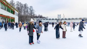 Весна на льду: смотрим в &laquo;Мосбилете&raquo;, какие катки продолжают работу