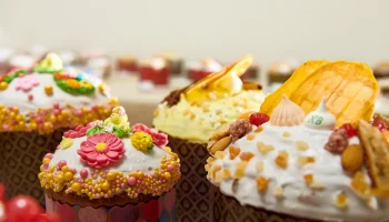 Столичные заводы испекли более 3,6 миллиона пасхальных куличей