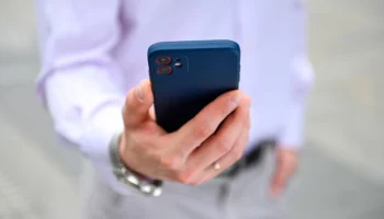 Россиянин потерял 7,8 млн рублей после просмотра рекламы в приложении