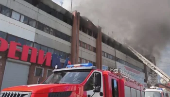 Пожар в гаражном комплексе в Екатеринбурге повредил 130 автомобилей