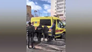 Трое пострадавших при наезде на остановку в Казани находятся в тяжелом состоянии