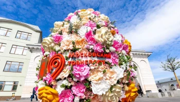 Пасхальные инсталляции разместили на Северном речном вокзале и у метро