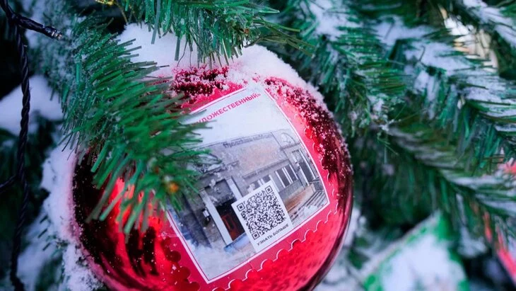 В Замоскворечье появилась тематическая ель с городскими памятниками архитектуры В Замоскворечье появилась тематическая ель с городскими памятниками архитектуры