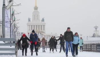 Каток ВДНХ перешел на ограниченный режим работы из-за снегопада