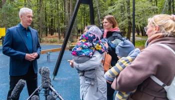 Собянин: К открытию Троицкой линии территории возле новых станций благоустроят