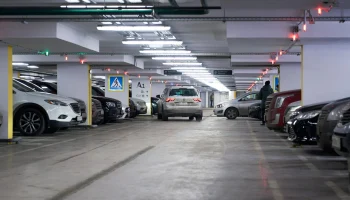 Город выставил на торги 49 машино-мест на северо-западе Москвы