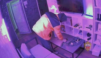 Работник магазина задержан за кражу 92 приставок и VR-шлемов в Москве