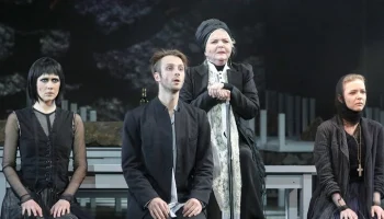 Около 300 премьерных спектаклей представят в Москве в новом сезоне