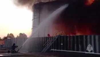 РИА Новости: четыре украинских БПЛА атаковали нефтебазу в Ростовской области