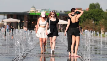 &laquo;Выше климатической нормы&raquo;: москвичам пообещали жару в выходные