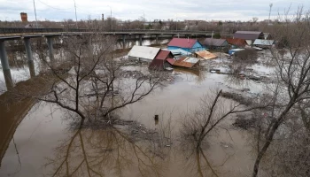 Вода подтопила 1 тыс домов в Оренбурге за сутки