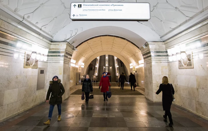 Поезда по красной ветке метро следуют в соответствии с графиком Поезда по красной ветке метро следуют в соответствии с графиком