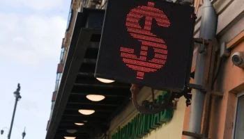 Внебиржевой курс доллара опустился ниже 86 рублей