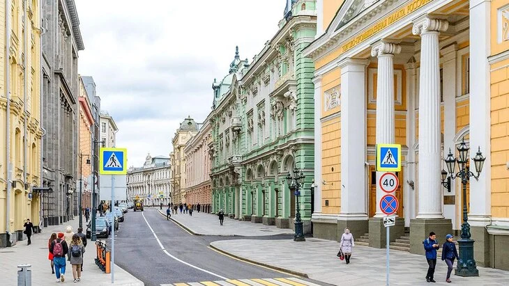 Дорожно-ремонтные работы начались на улице Ильинке в Москве Дорожно-ремонтные работы начались на улице Ильинке в Москве