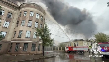 Крупный пожар произошел в научном институте в Иркутске