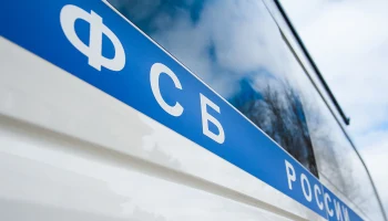 ФСБ задержала банду, легализовавшую в Москве и области 53 тысячи мигрантов