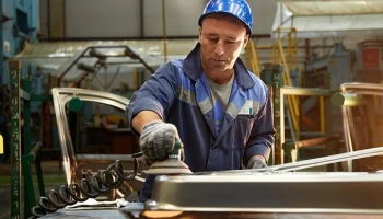 Собянин: в Москве появится производство быстрых электрических зарядных станций