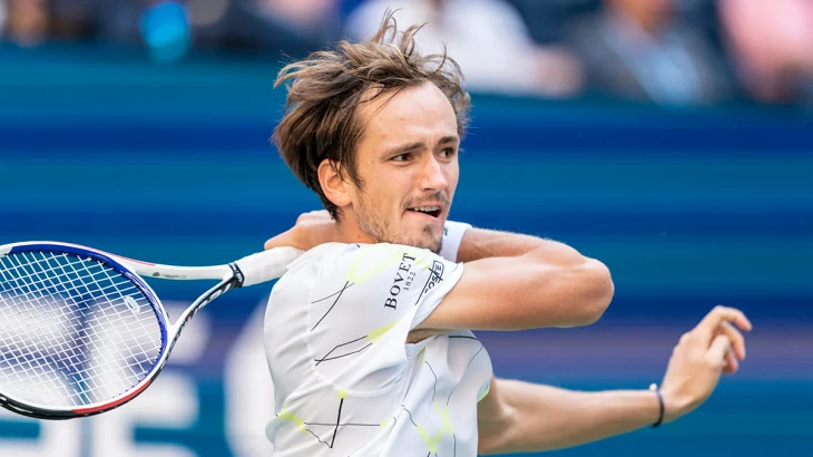 Теннисист Беккер заявил, что Медведеву нужна психологическая помощь Теннисист Беккер заявил, что Медведеву нужна психологическая помощь