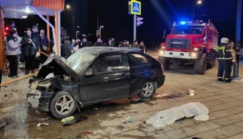 Автомобиль сбил троих детей на тротуаре в Свердловской области