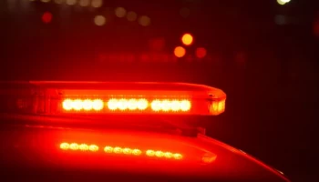 В Новгородской области скорая съехала в кювет и врезалась в дерево