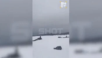 Сотрудники МЧС России спасли 66 рыбаков с дрейфующей в Охотском море льдины