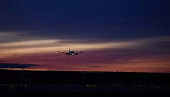 CNN: 8 рейсов в небе над Ираном отклонились от курса на фоне сообщений об ударе Израиля