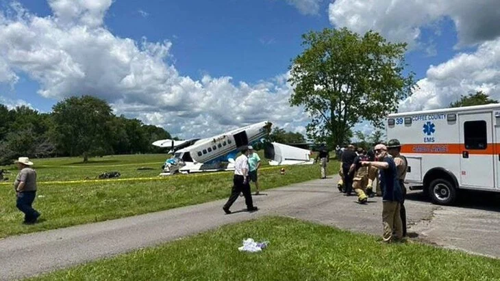 Пассажирский самолет упал в Теннесси в США