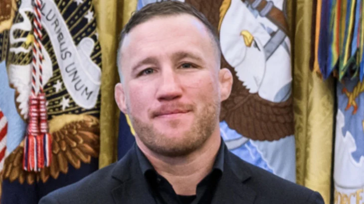 Гейджи победил Топурию и стал чемпионом UFC в легком весе Гейджи победил Топурию и стал чемпионом UFC в легком весе