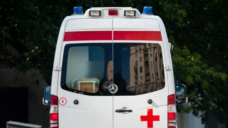 Мужчина погиб после атаки ВСУ на служебный автобус в Белгородской области Мужчина погиб после атаки ВСУ на служебный автобус в Белгородской области