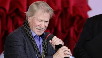 Помощница актера Краско опровергла данные об отправке актера в реабилитационный центр