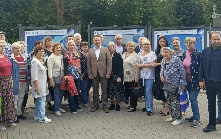 Герой России Антон Шкаплеров представил выставку космических фотографий в парке «Северное Тушино» Герой России Антон Шкаплеров представил выставку космических фотографий в парке «Северное Тушино»