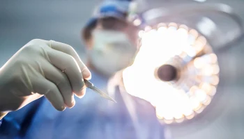 Врачи нашли гигантское паразитное новообразование у 17-летней москвички