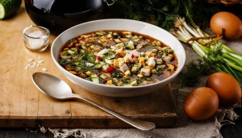 Москва онлайн раскроет секреты приготовления окрошки на фестивале "Русская кухня-2025"